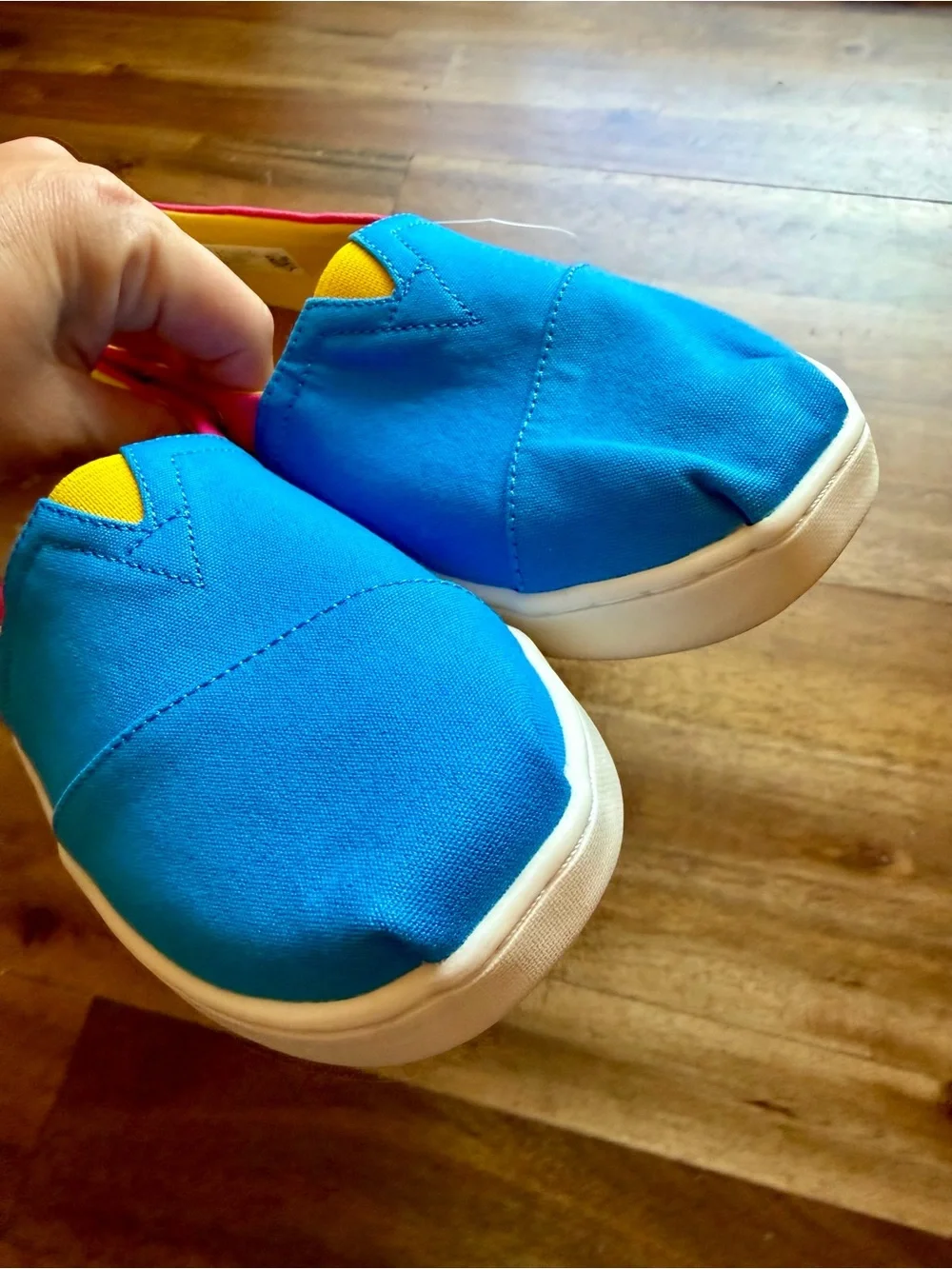 TOMS Girls Bimini Colorful Blue Pink Yellow Slip On Canvas Shoes Size 6 NWT